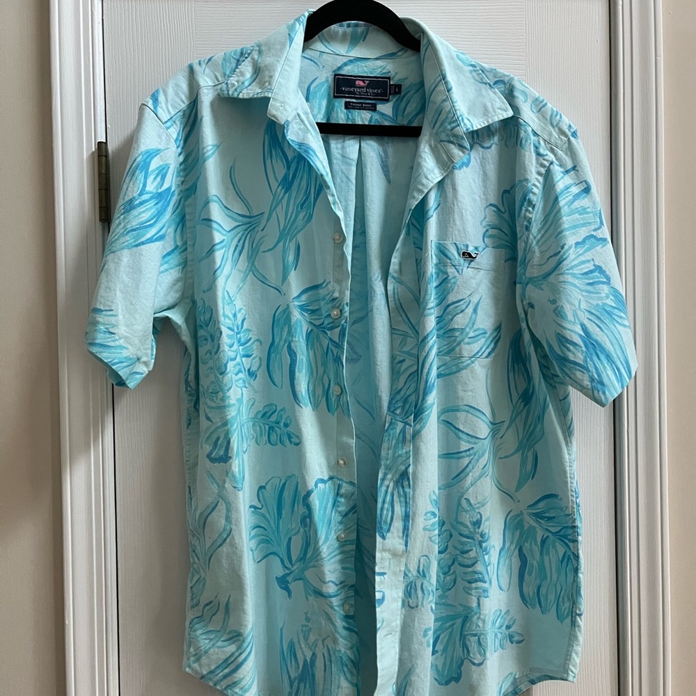 Mens large tropical blue Vineyard Vines shirt.